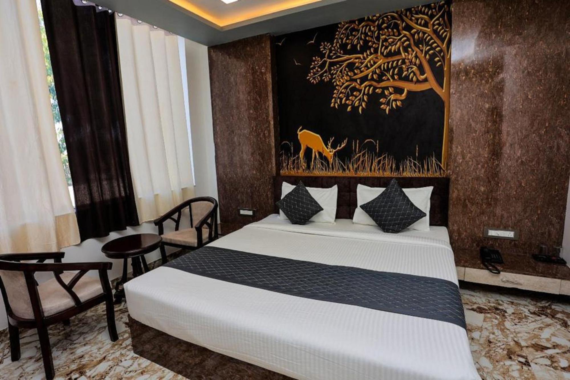 Hotel Eagle Inn Udaipur Esterno foto
